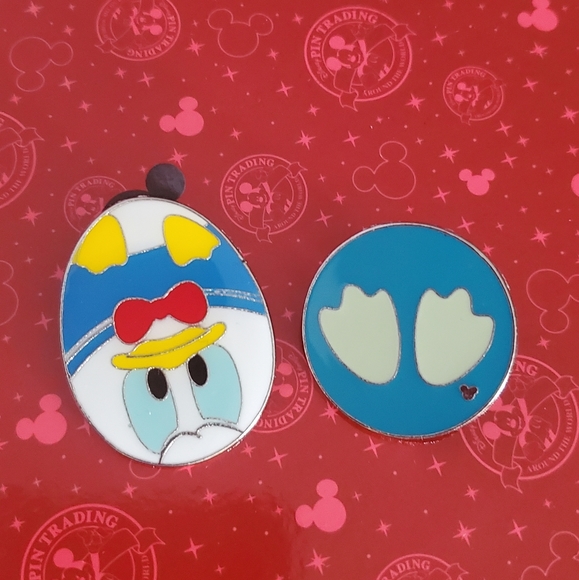 2 Disney Pins Donald Duck Upside Down Egg & Feet - Picture 6 of 6